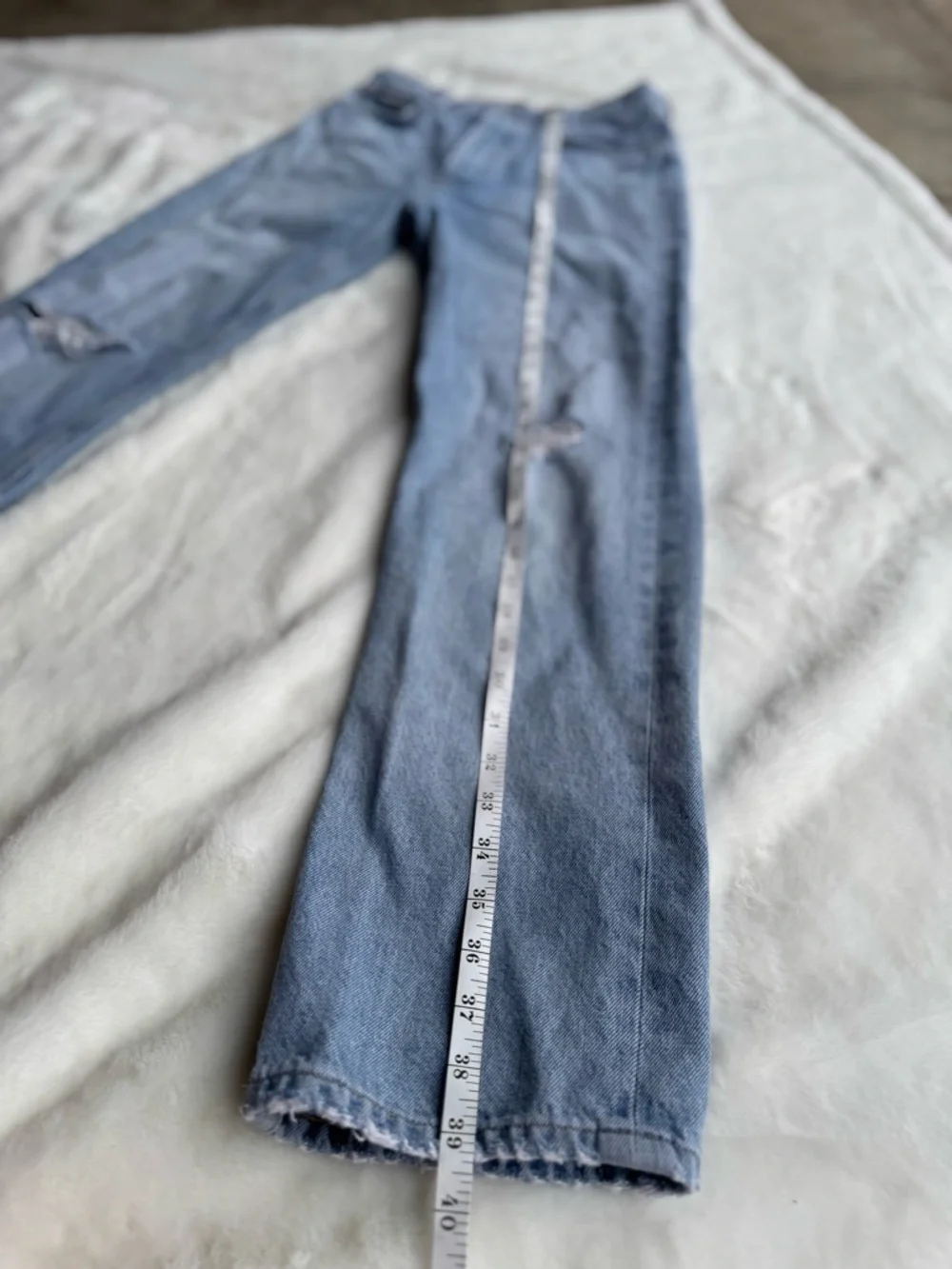 Agolde 90’s Light Blue High-Rise Distressed Jeans – Size 26